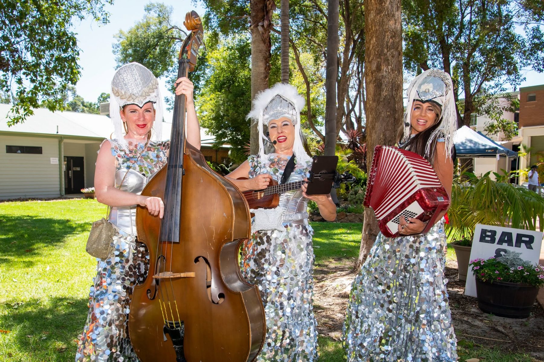 Entertainers on the lawn at Pinjarra Park